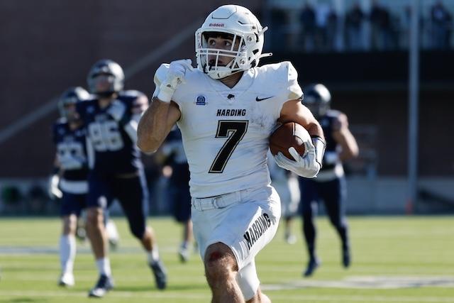 Braden Jay runs for a touchdown in the 2023 DII football championship game. 